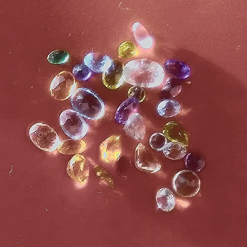 Lose gems 1st picture was only half and the 2nd picture 2nd half. 3rd all stones